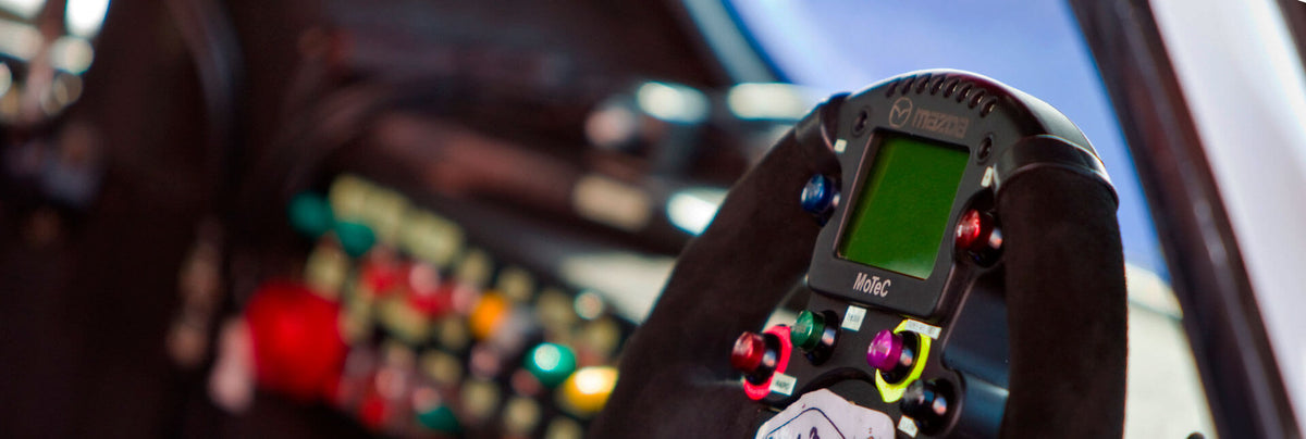 motec_sterring_wheel